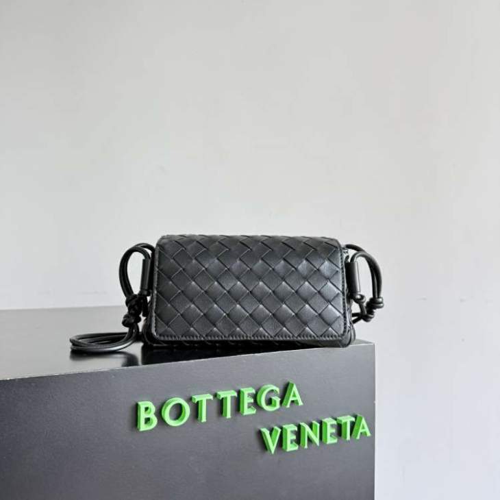 Picture of Bottega Veneta Handbags _SKUfw219657173fw